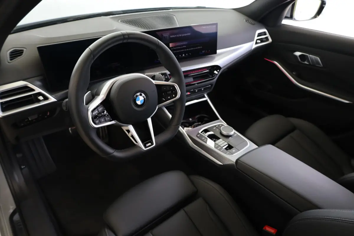 318i | M Sport | Glazen Panoramadak | Trekhaak Elektrisch | Leder | Camera | Stoelverwarming