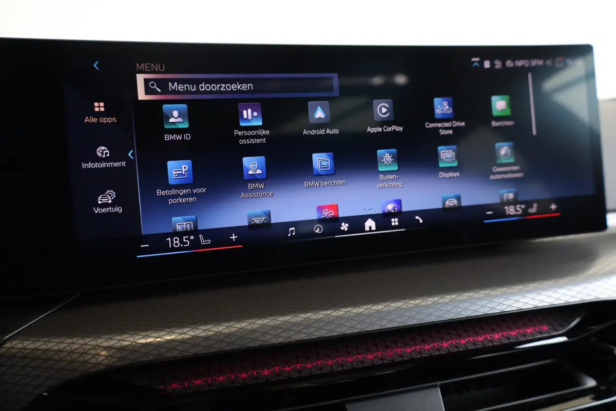 318i | M Sport | Glazen Panoramadak | Trekhaak Elektrisch | Leder | Camera | Stoelverwarming