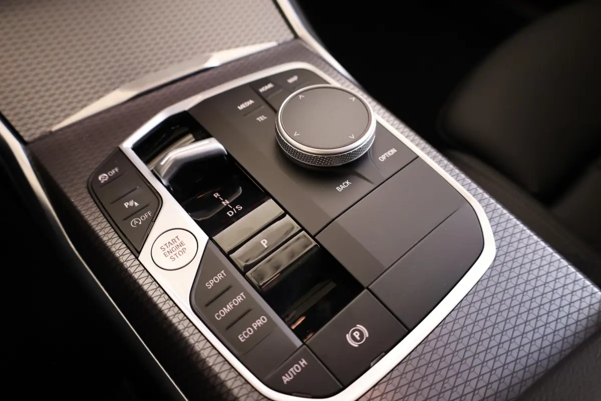 318i | M Sport | Glazen Panoramadak | Trekhaak Elektrisch | Leder | Camera | Stoelverwarming