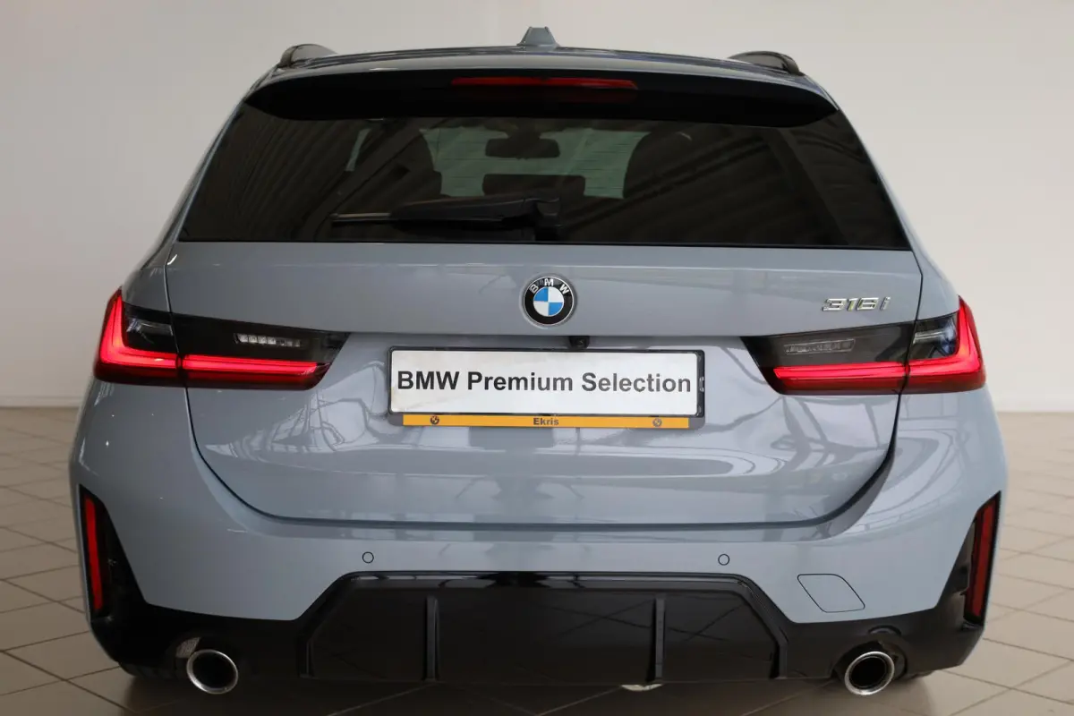 318i | M Sport | Glazen Panoramadak | Trekhaak Elektrisch | Leder | Camera | Stoelverwarming