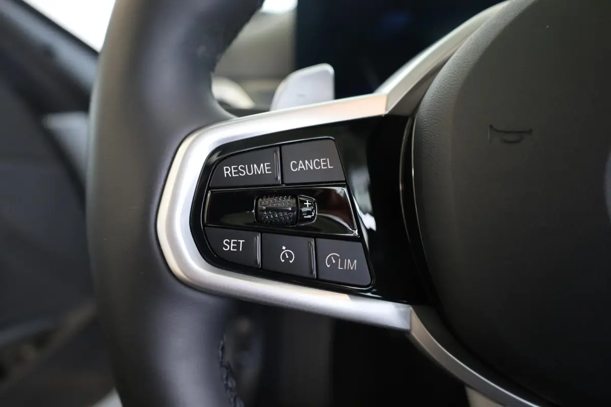 318i | M Sport | Glazen Panoramadak | Trekhaak Elektrisch | Leder | Camera | Stoelverwarming