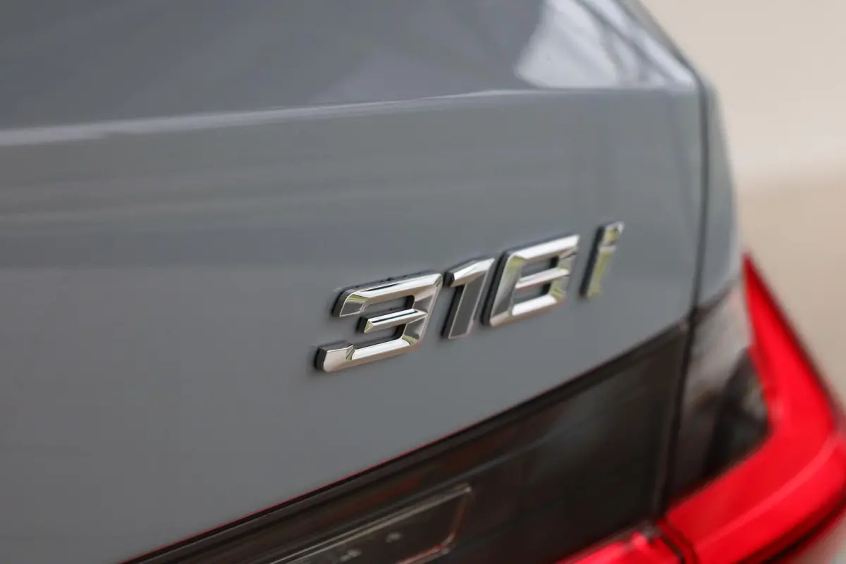 318i | M Sport | Glazen Panoramadak | Trekhaak Elektrisch | Leder | Camera | Stoelverwarming