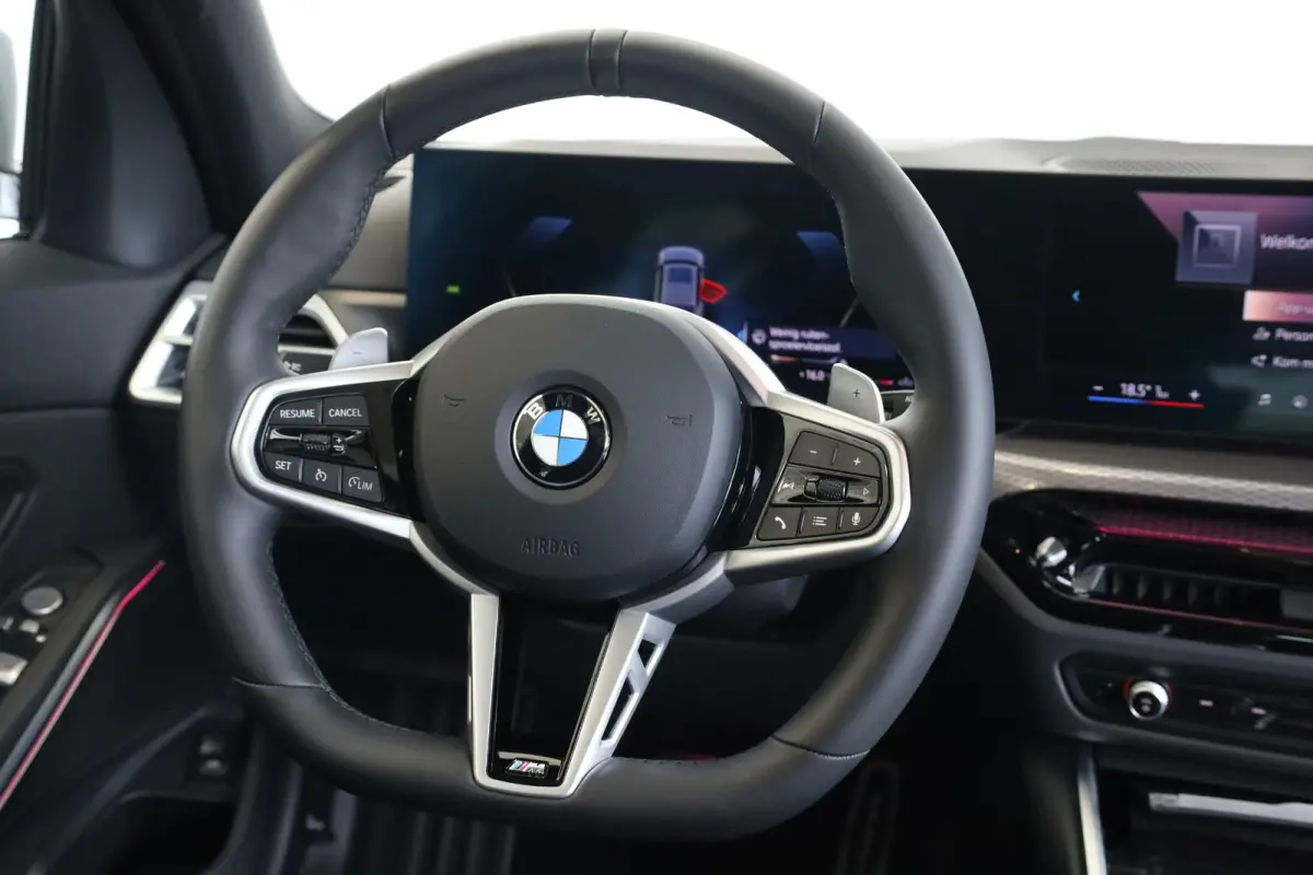 318i | M Sport | Glazen Panoramadak | Trekhaak Elektrisch | Leder | Camera | Stoelverwarming