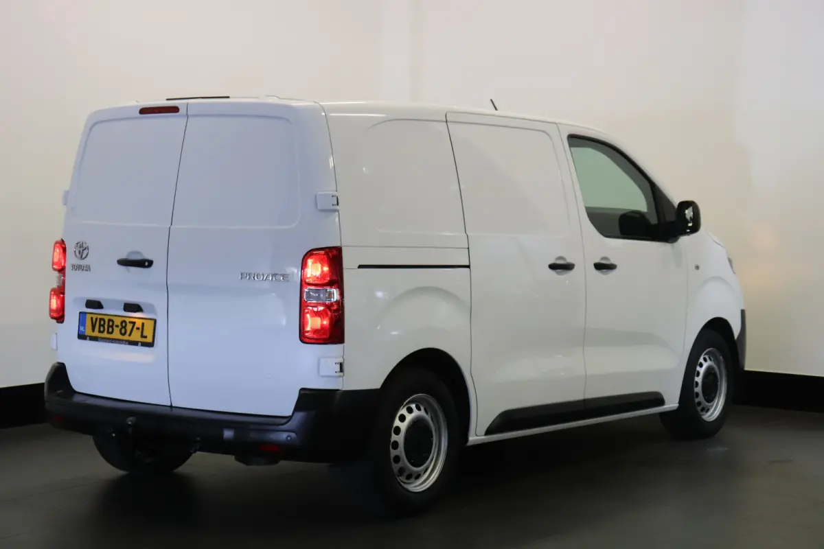 Compact 1.5 D-4D EURO 6 - Airco - Cruise - Trekhaak - €7.950, - MARGE