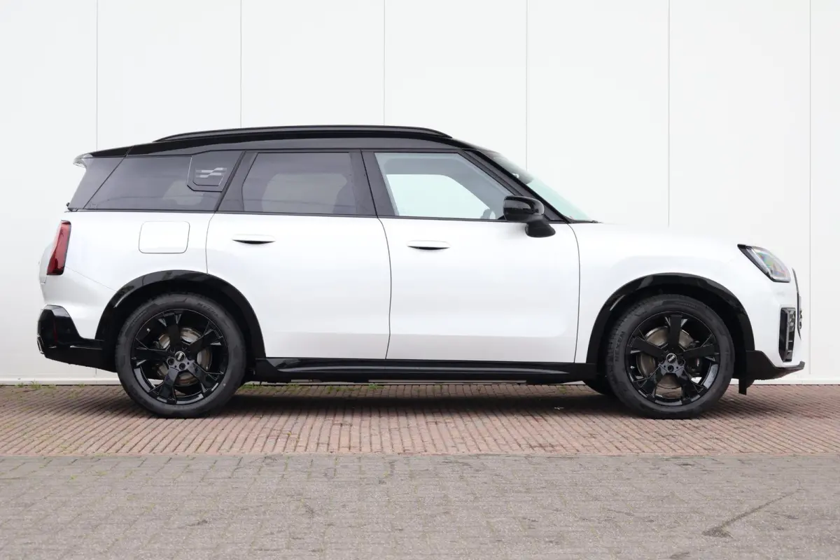 E John Cooper Works XL 66.5 kWh | SoH 100% | Comfort Access | Stuurwielrand verwarmd | Panoramadak | Harman-Kardon | Head-Up | Stoelverwarming | Trekhaak |
