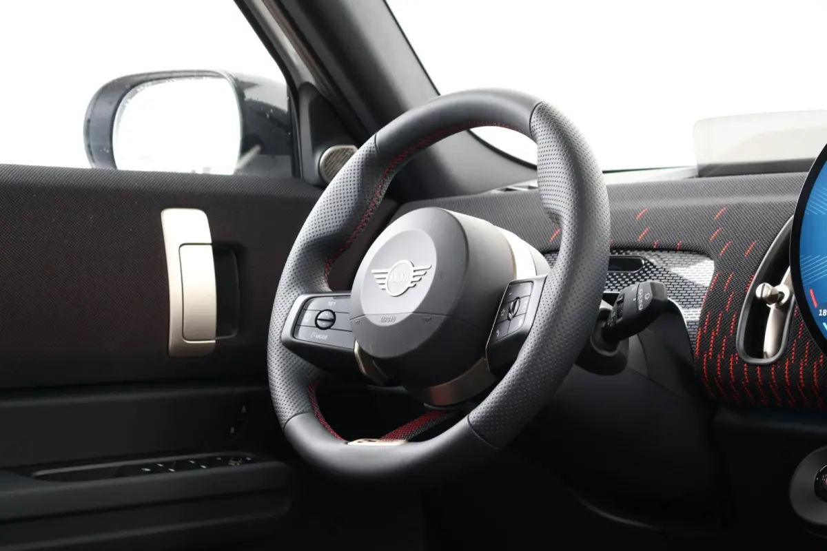 E John Cooper Works XL 66.5 kWh | SoH 100% | Comfort Access | Stuurwielrand verwarmd | Panoramadak | Harman-Kardon | Head-Up | Stoelverwarming | Trekhaak |