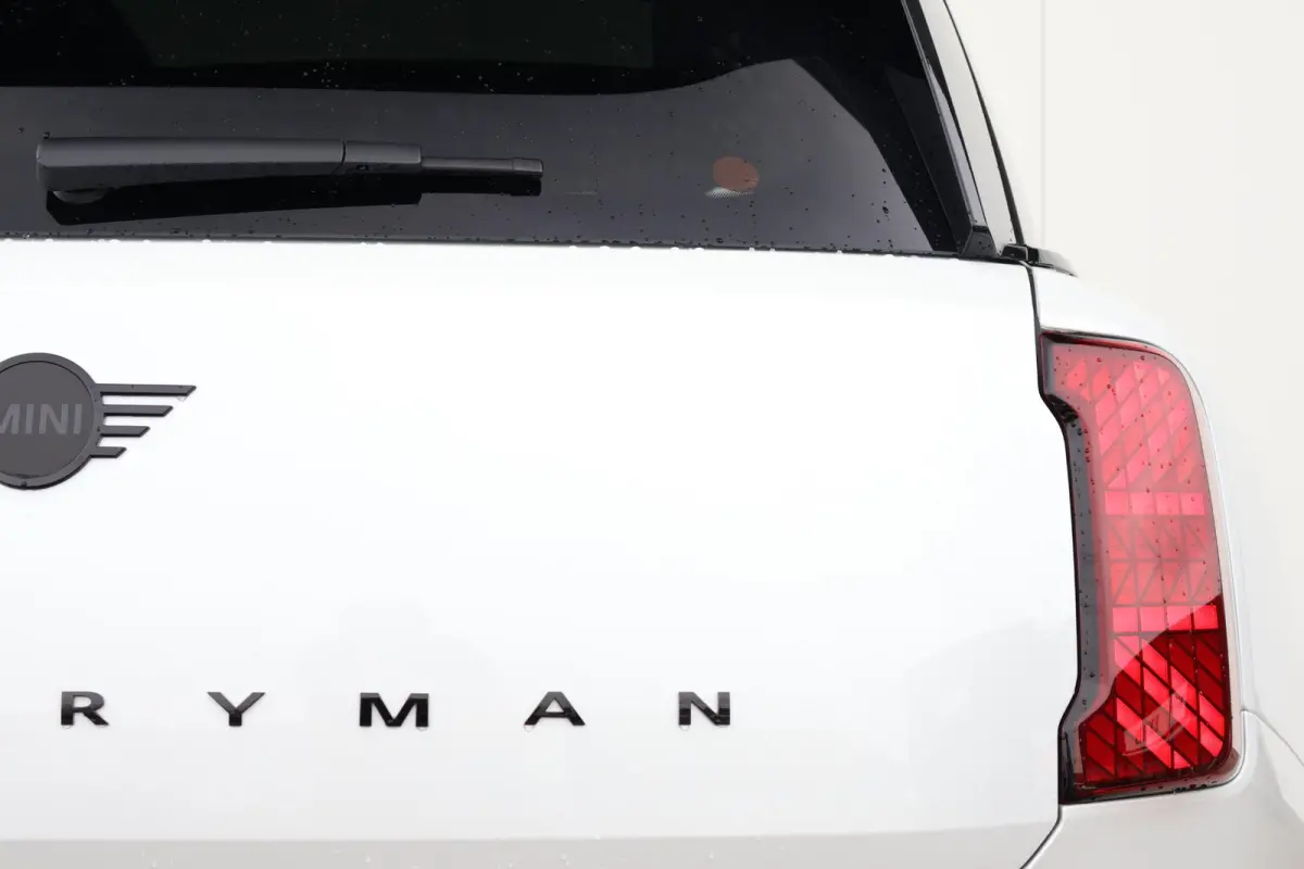 E John Cooper Works XL 66.5 kWh | SoH 100% | Comfort Access | Stuurwielrand verwarmd | Panoramadak | Harman-Kardon | Head-Up | Stoelverwarming | Trekhaak |
