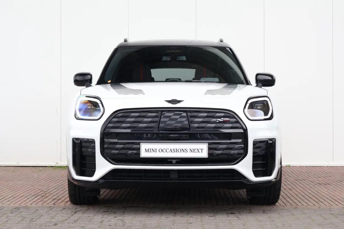 E John Cooper Works XL 66.5 kWh | SoH 100% | Comfort Access | Stuurwielrand verwarmd | Panoramadak | Harman-Kardon | Head-Up | Stoelverwarming | Trekhaak |