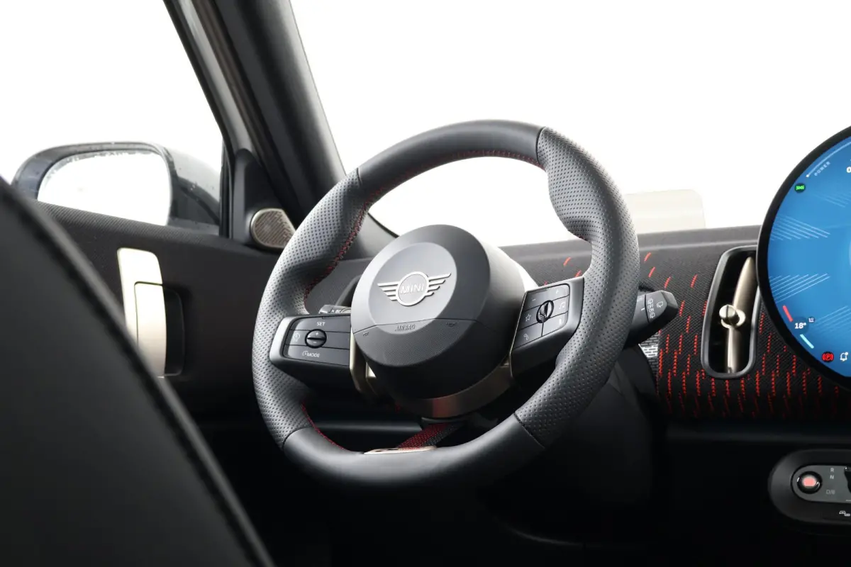 E John Cooper Works XL 66.5 kWh | SoH 100% | Comfort Access | Stuurwielrand verwarmd | Panoramadak | Harman-Kardon | Head-Up | Stoelverwarming | Trekhaak |