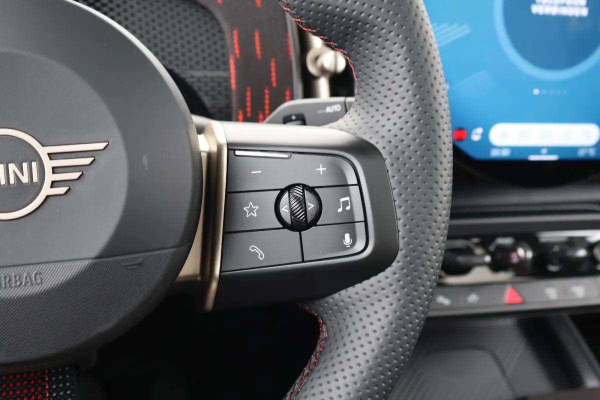 E John Cooper Works XL 66.5 kWh | SoH 100% | Comfort Access | Stuurwielrand verwarmd | Panoramadak | Harman-Kardon | Head-Up | Stoelverwarming | Trekhaak |