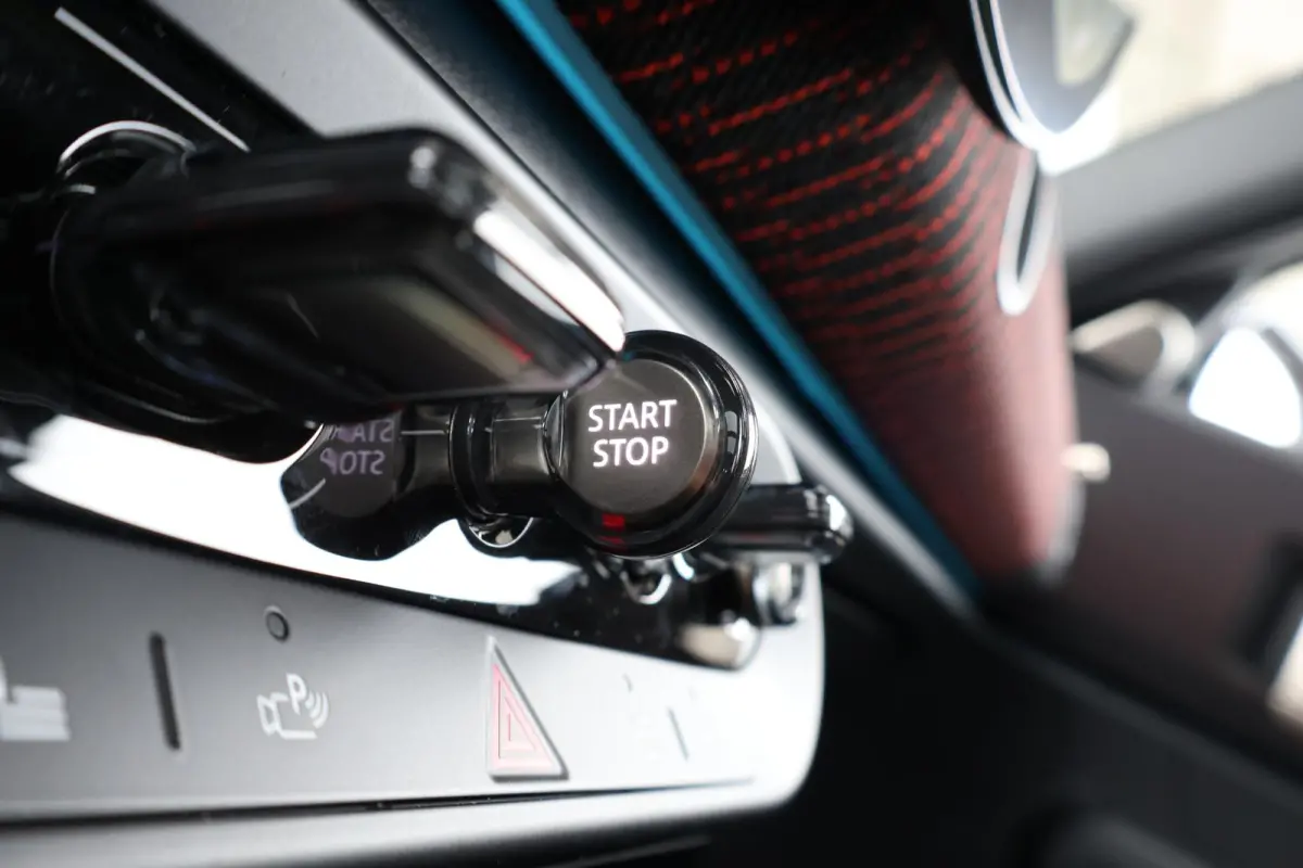 E John Cooper Works XL 66.5 kWh | SoH 100% | Comfort Access | Stuurwielrand verwarmd | Panoramadak | Harman-Kardon | Head-Up | Stoelverwarming | Trekhaak |