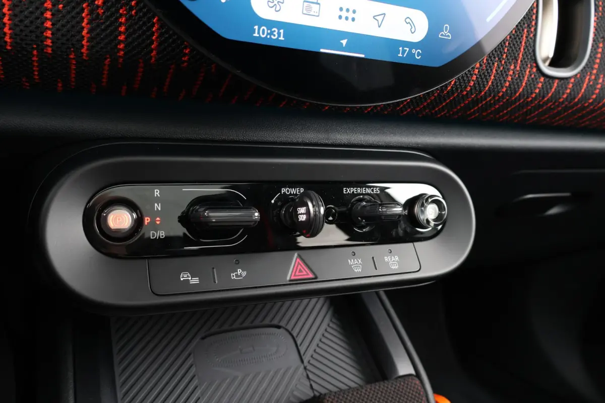 E John Cooper Works XL 66.5 kWh | SoH 100% | Comfort Access | Stuurwielrand verwarmd | Panoramadak | Harman-Kardon | Head-Up | Stoelverwarming | Trekhaak |