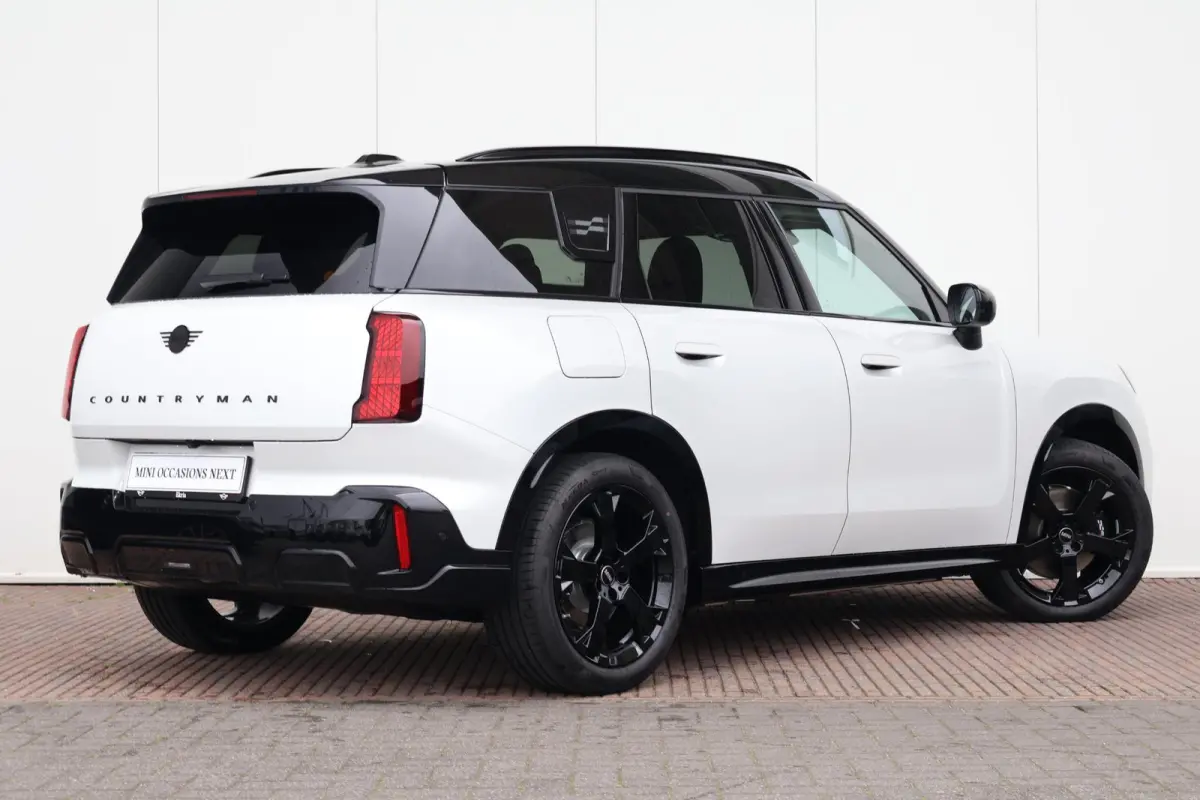 E John Cooper Works XL 66.5 kWh | SoH 100% | Comfort Access | Stuurwielrand verwarmd | Panoramadak | Harman-Kardon | Head-Up | Stoelverwarming | Trekhaak |