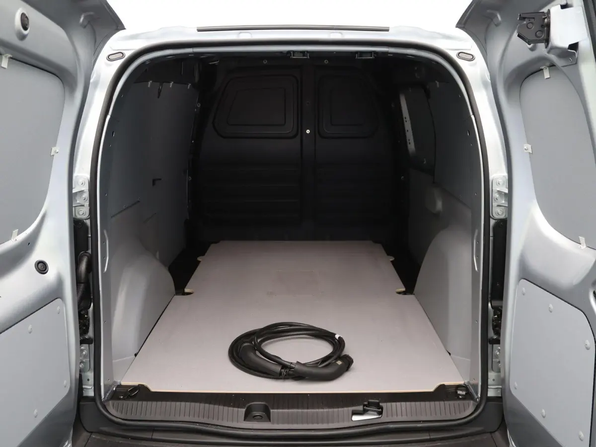 GB L2 E-Tech electric 120 pk advance | Navigatie | Parkeersensoren |
