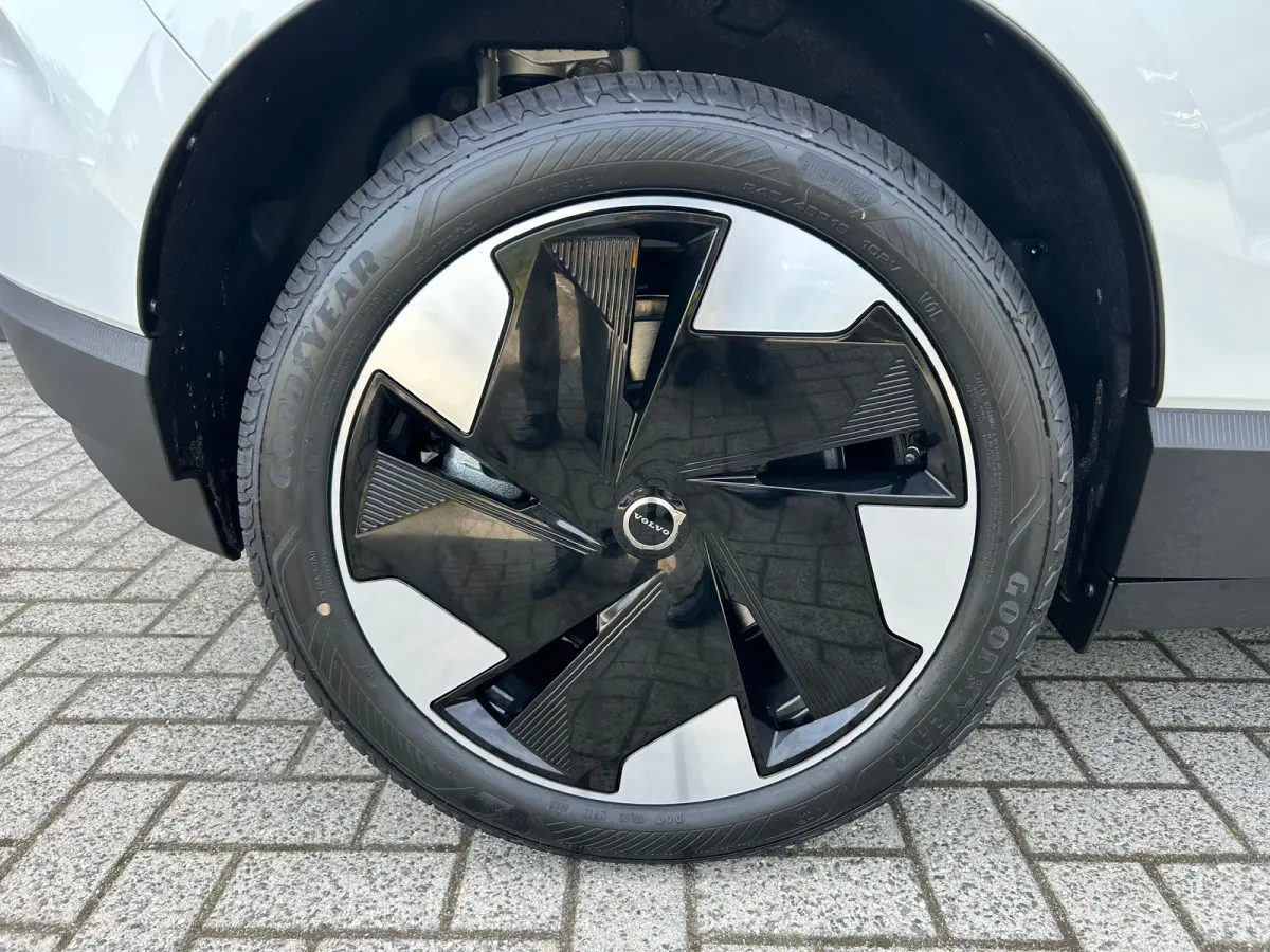 Single Motor Extended Range Plus Europa 69 kWh | Apple Carplay/Android Auto|telefoonintegratie premium | Draadloze telefoonlader | Elektrisch bedienbare achterklep
