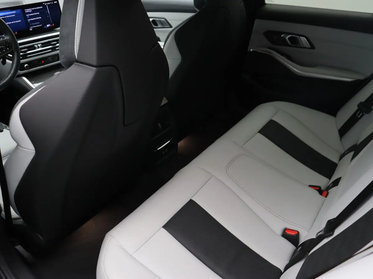 M3 xDrive Competition Innovation Pack | Stuurwielrand Verwarmd | Elektrisch Verstelbare Stoelen | Driving Assistant Professional | Harman Kardon | 19/20''