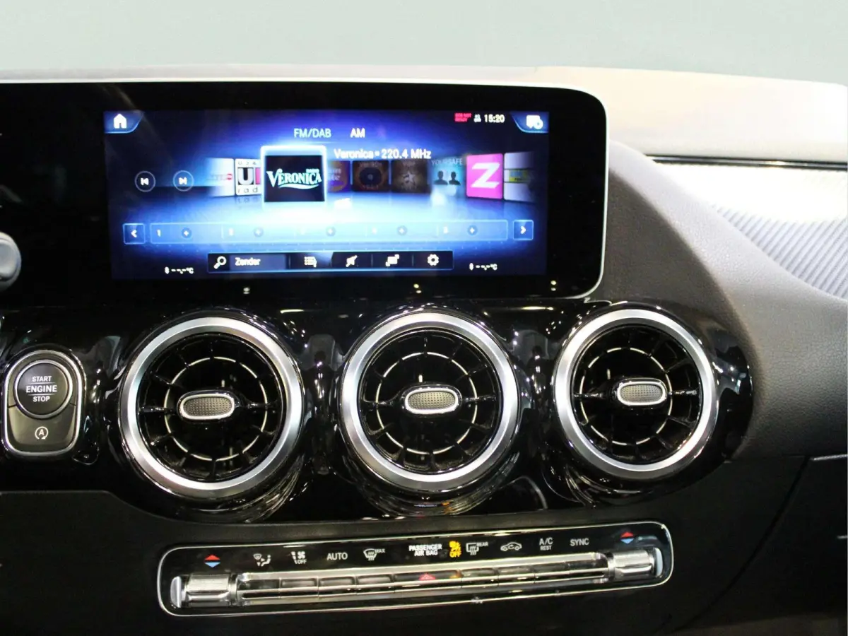 200 Business Solution AMG Panorama dak | Trekhaak | NL auto - compl.dealer onderh.