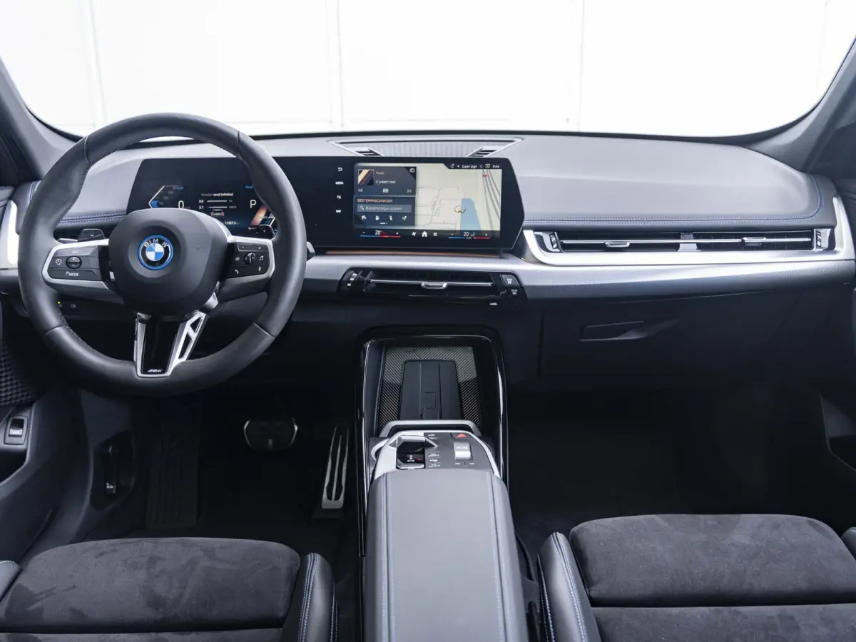 xDrive25e SoH 100% | M Sportpakket | Travel Pack | Comfort Access | Achteruitrijcamera | Panoramadak | Stoelverwarming | Trekhaak