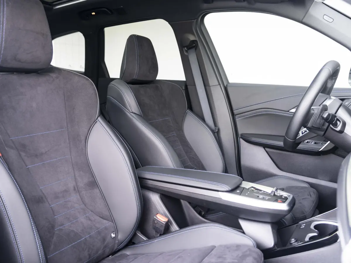 xDrive25e SoH 100% | M Sportpakket | Travel Pack | Comfort Access | Achteruitrijcamera | Panoramadak | Stoelverwarming | Trekhaak