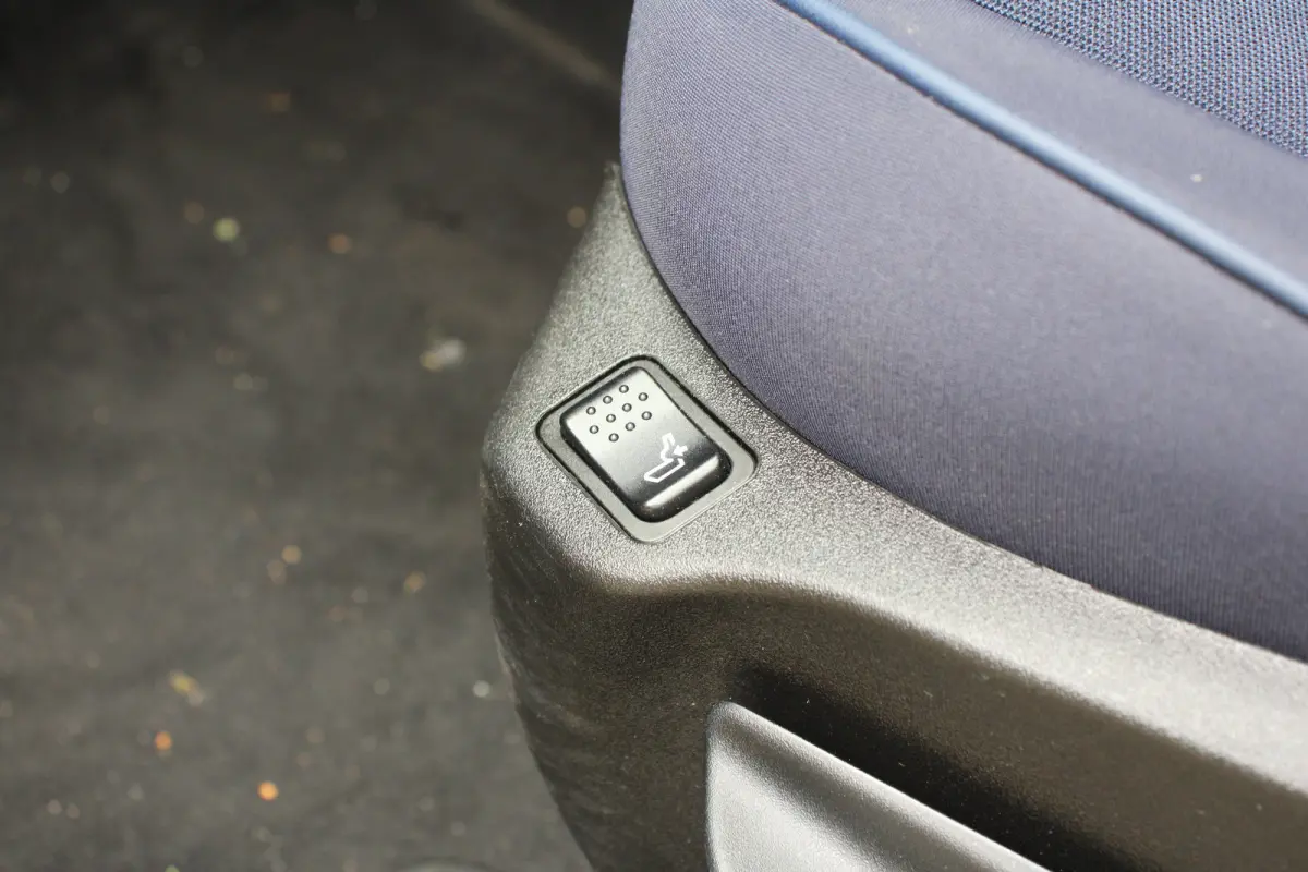 1.5 Hybrid Club | APPLE CARPLAY | CRUISE CONTROL | AIRCO | HALF LEDER | BLUETOOTH | NETTE STAAT!