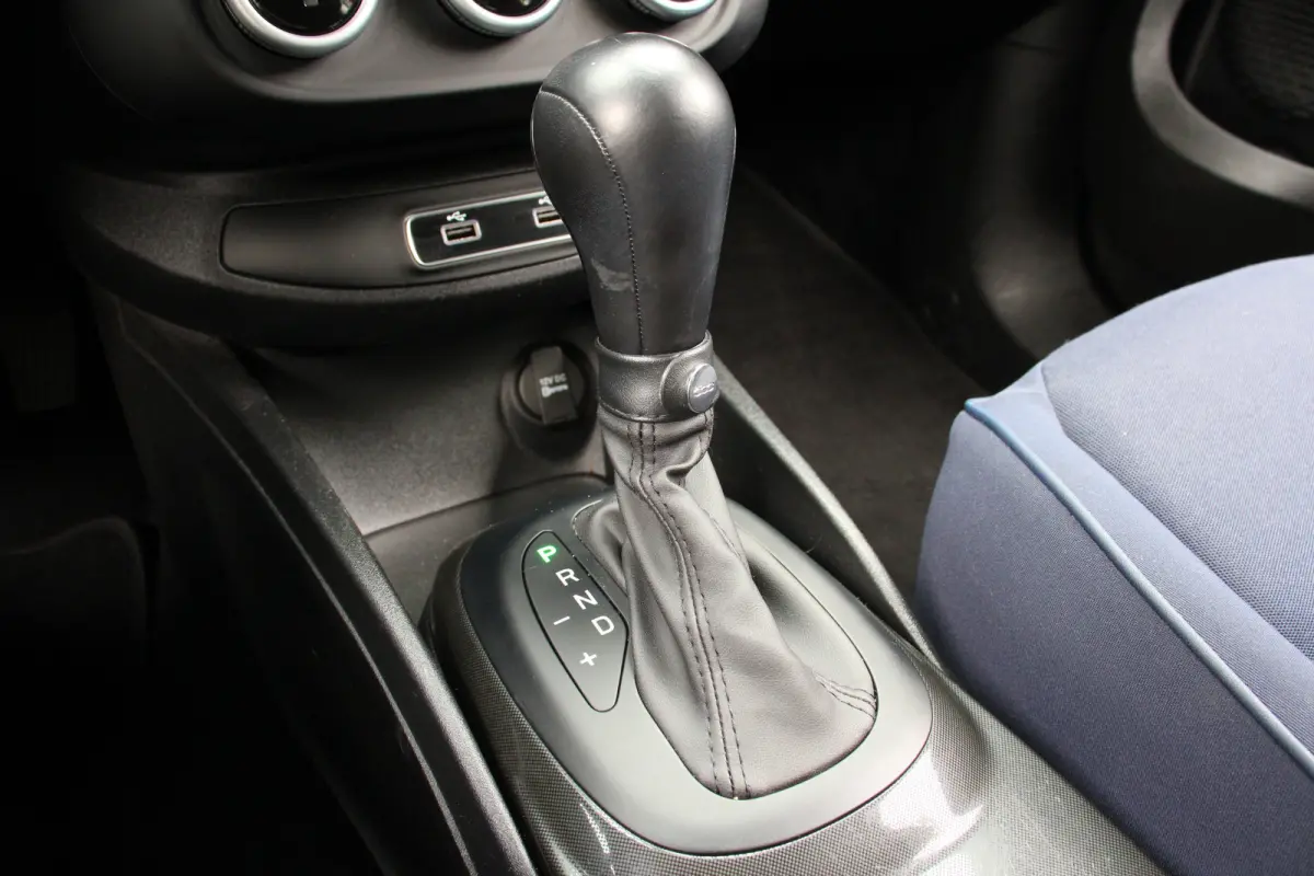 1.5 Hybrid Club | APPLE CARPLAY | CRUISE CONTROL | AIRCO | HALF LEDER | BLUETOOTH | NETTE STAAT!