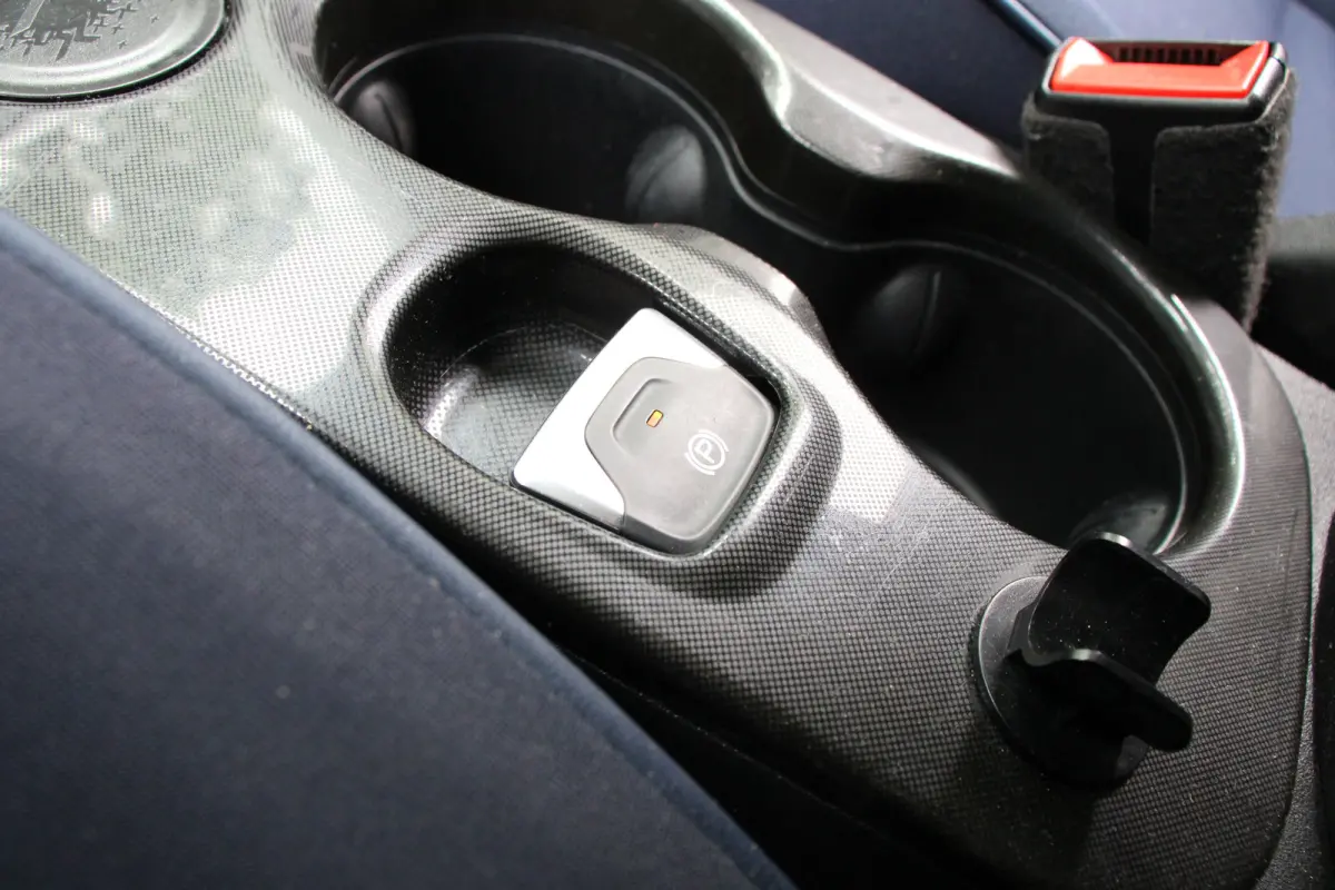 1.5 Hybrid Club | APPLE CARPLAY | CRUISE CONTROL | AIRCO | HALF LEDER | BLUETOOTH | NETTE STAAT!