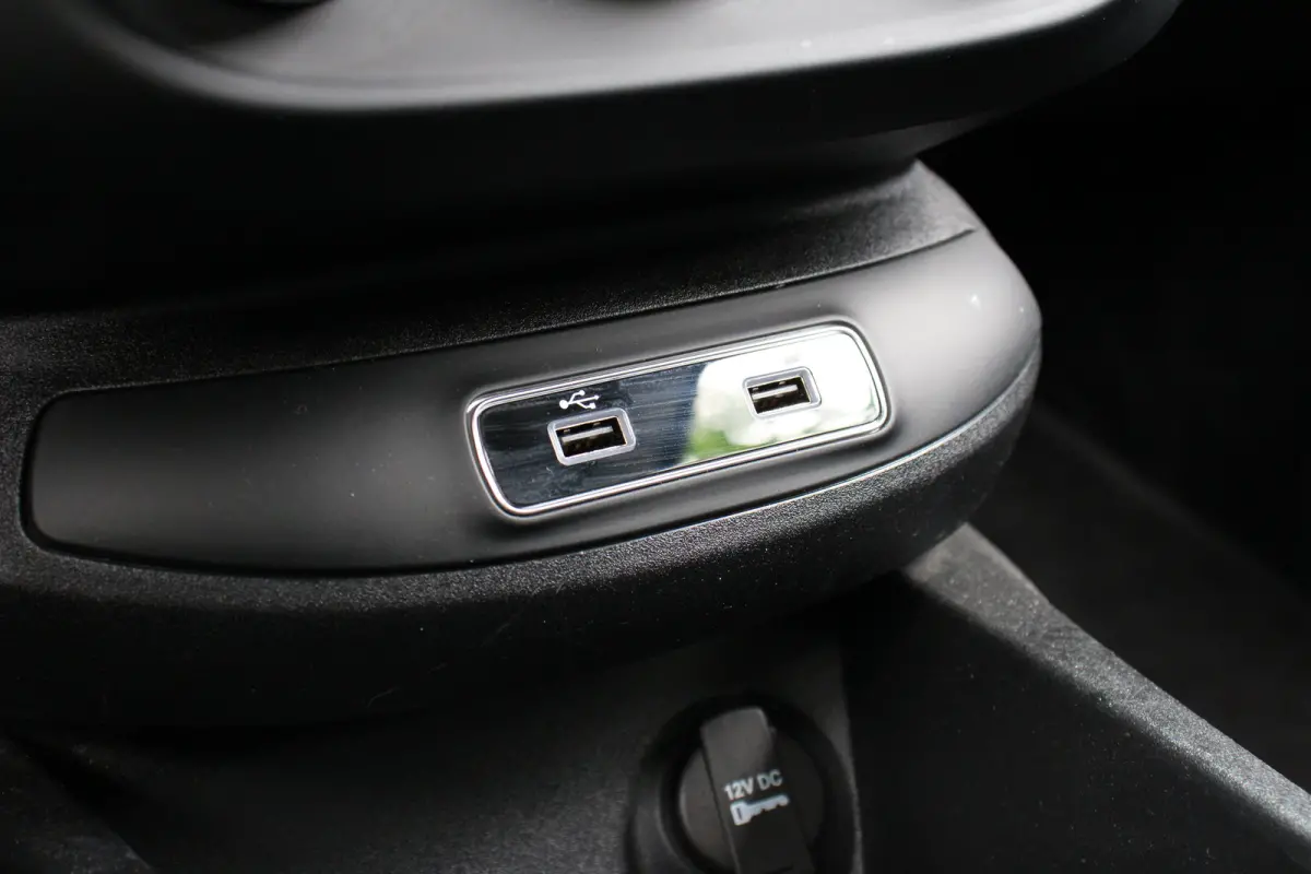 1.5 Hybrid Club | APPLE CARPLAY | CRUISE CONTROL | AIRCO | HALF LEDER | BLUETOOTH | NETTE STAAT!