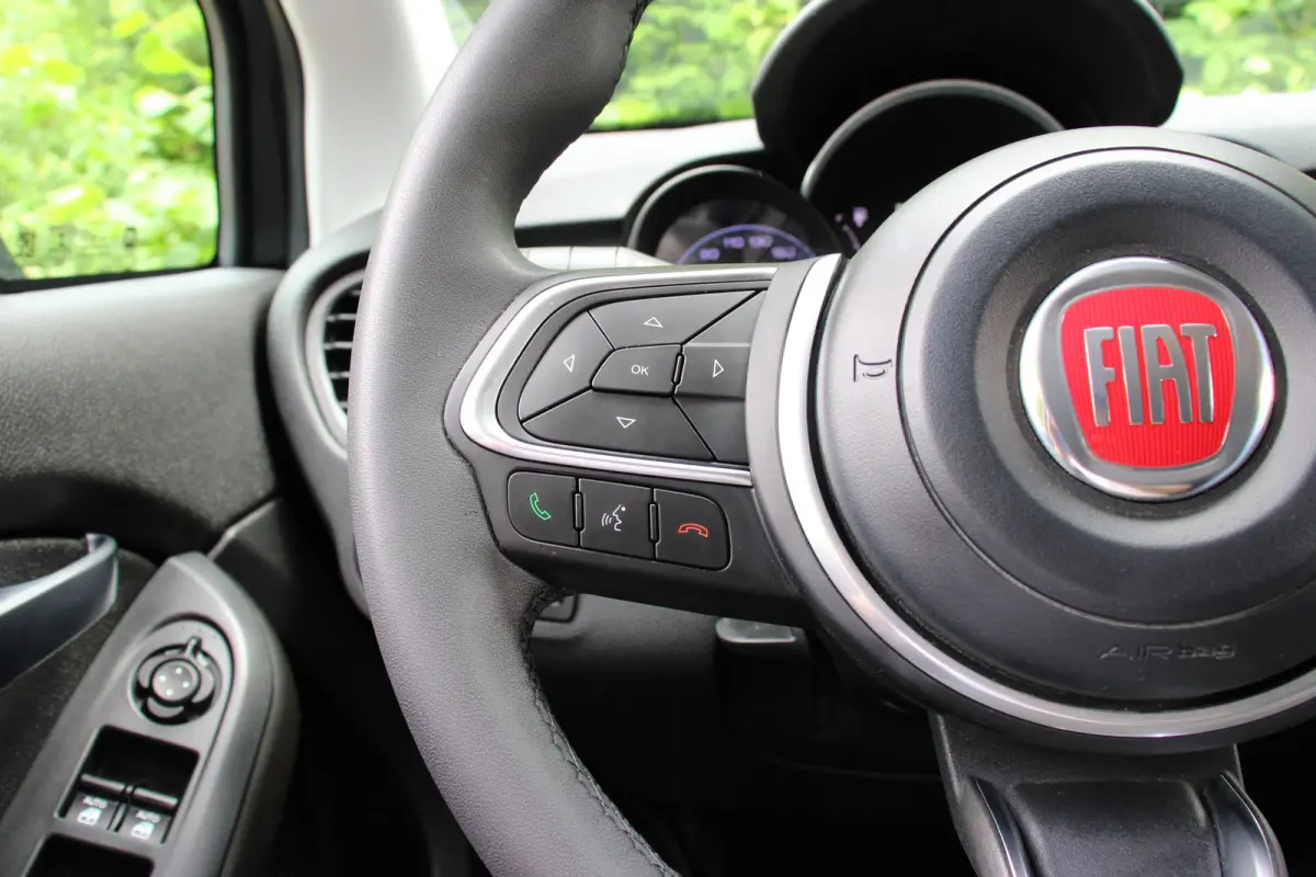 1.5 Hybrid Club | APPLE CARPLAY | CRUISE CONTROL | AIRCO | HALF LEDER | BLUETOOTH | NETTE STAAT!