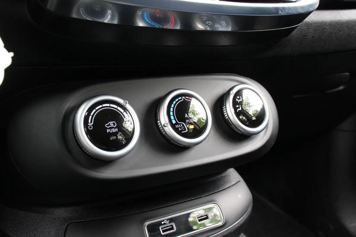 1.5 Hybrid Club | APPLE CARPLAY | CRUISE CONTROL | AIRCO | HALF LEDER | BLUETOOTH | NETTE STAAT!