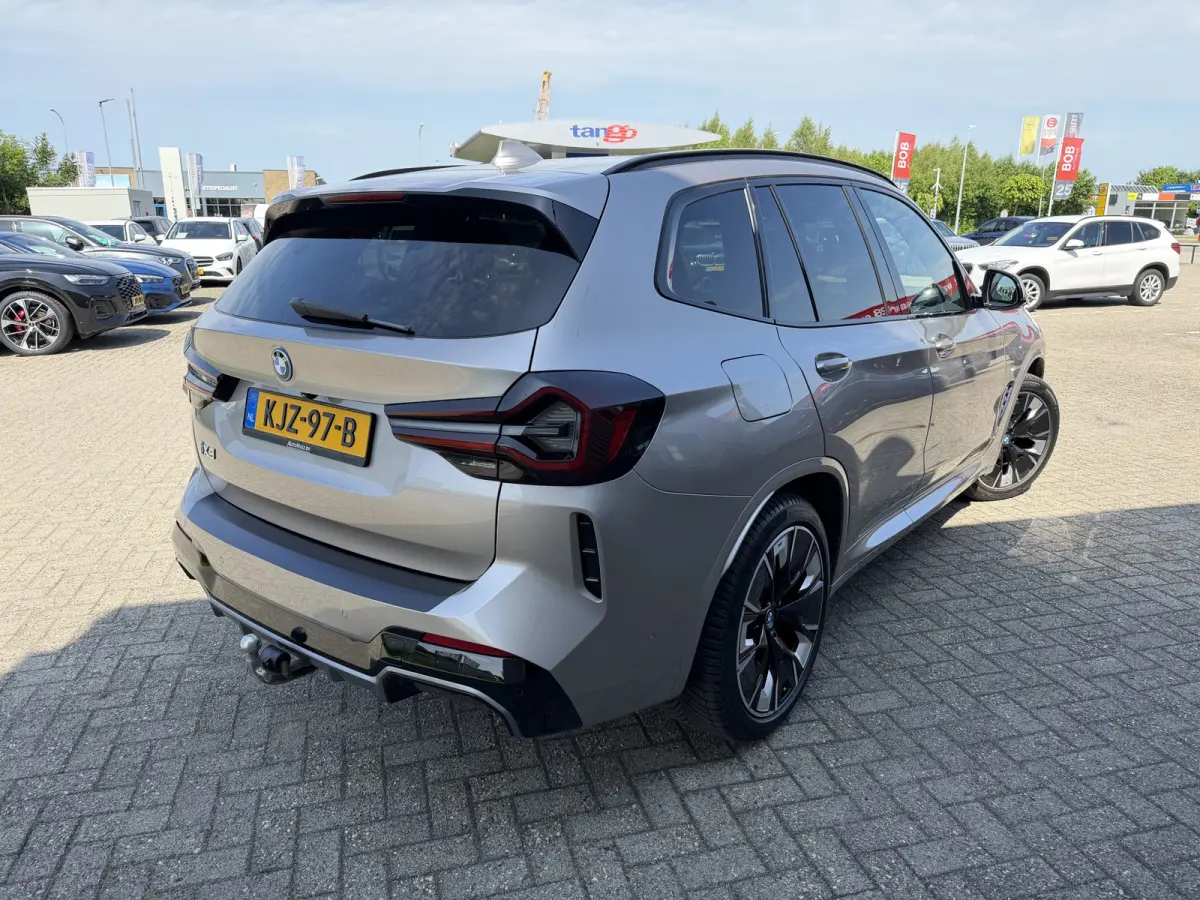 High Executive 80 kWh SOH 100% M Sport Panoramadak Trekhaak Leder Harman-Kardon 20 inch 360 Camera Camera