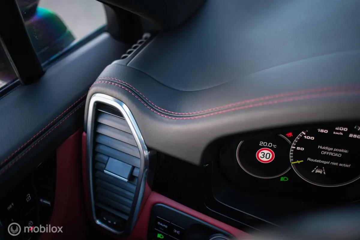 3.0 E-Hybrid | Dealer OH | Meesturende As | Sportchono | Stoelkoeling | Dubbel glas | Trekhaak | Panorama | LED | Adaptive | NL auto NAP |