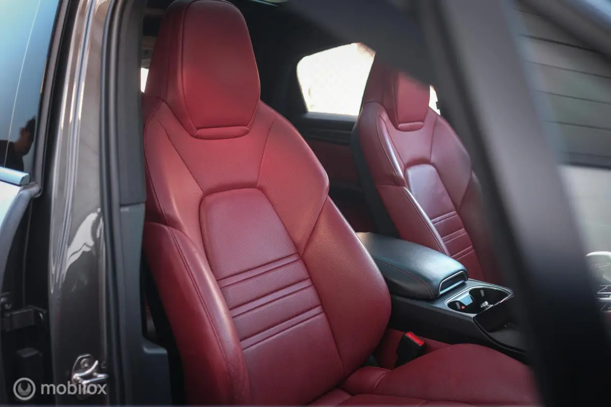 3.0 E-Hybrid | Dealer OH | Meesturende As | Sportchono | Stoelkoeling | Dubbel glas | Trekhaak | Panorama | LED | Adaptive | NL auto NAP |