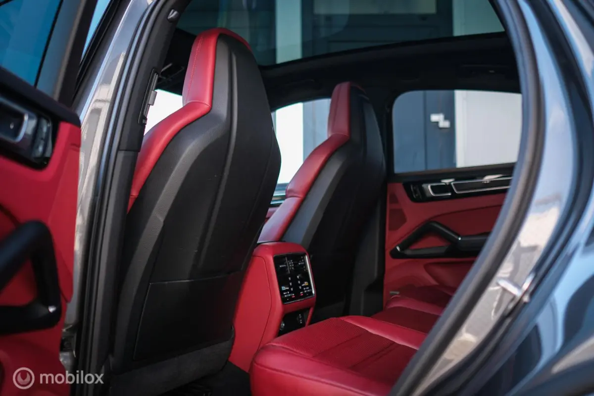 3.0 E-Hybrid | Dealer OH | Meesturende As | Sportchono | Stoelkoeling | Dubbel glas | Trekhaak | Panorama | LED | Adaptive | NL auto NAP |