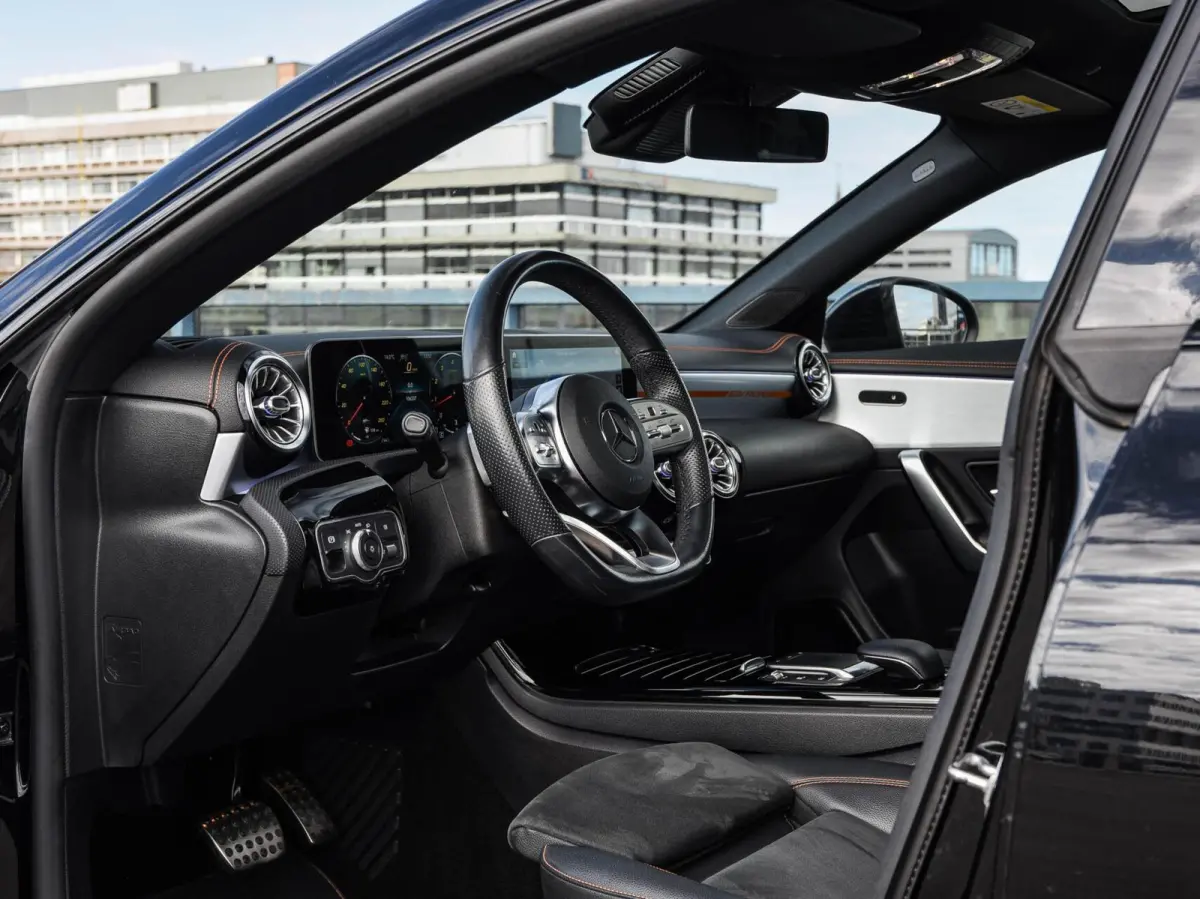 250 4MATIC Premium Plus | Edition 1 AMG | Panoramadak | Distronic | Sfeerverlichting | Multibeam LED | Rondomzicht Camera | Widescreen | Keyless | 19"