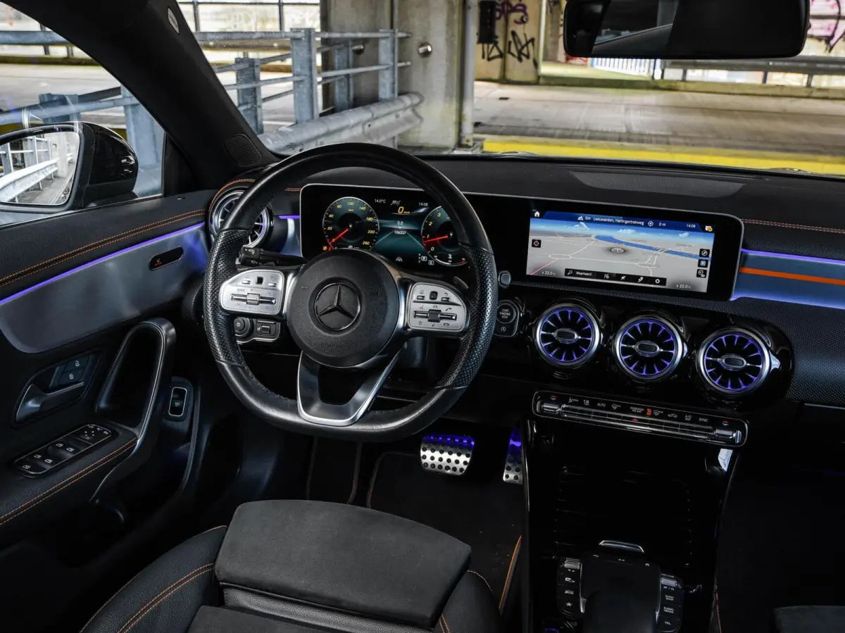 250 4MATIC Premium Plus | Edition 1 AMG | Panoramadak | Distronic | Sfeerverlichting | Multibeam LED | Rondomzicht Camera | Widescreen | Keyless | 19"