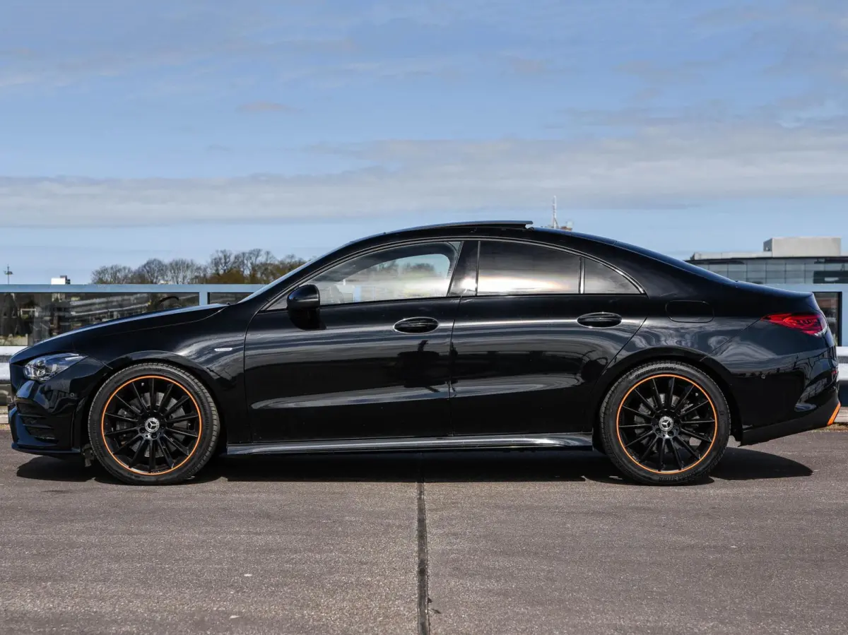 250 4MATIC Premium Plus | Edition 1 AMG | Panoramadak | Distronic | Sfeerverlichting | Multibeam LED | Rondomzicht Camera | Widescreen | Keyless | 19"