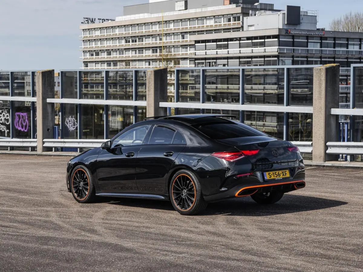250 4MATIC Premium Plus | Edition 1 AMG | Panoramadak | Distronic | Sfeerverlichting | Multibeam LED | Rondomzicht Camera | Widescreen | Keyless | 19"