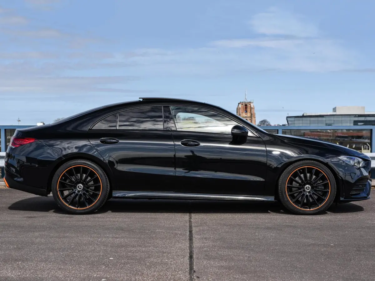 250 4MATIC Premium Plus | Edition 1 AMG | Panoramadak | Distronic | Sfeerverlichting | Multibeam LED | Rondomzicht Camera | Widescreen | Keyless | 19"