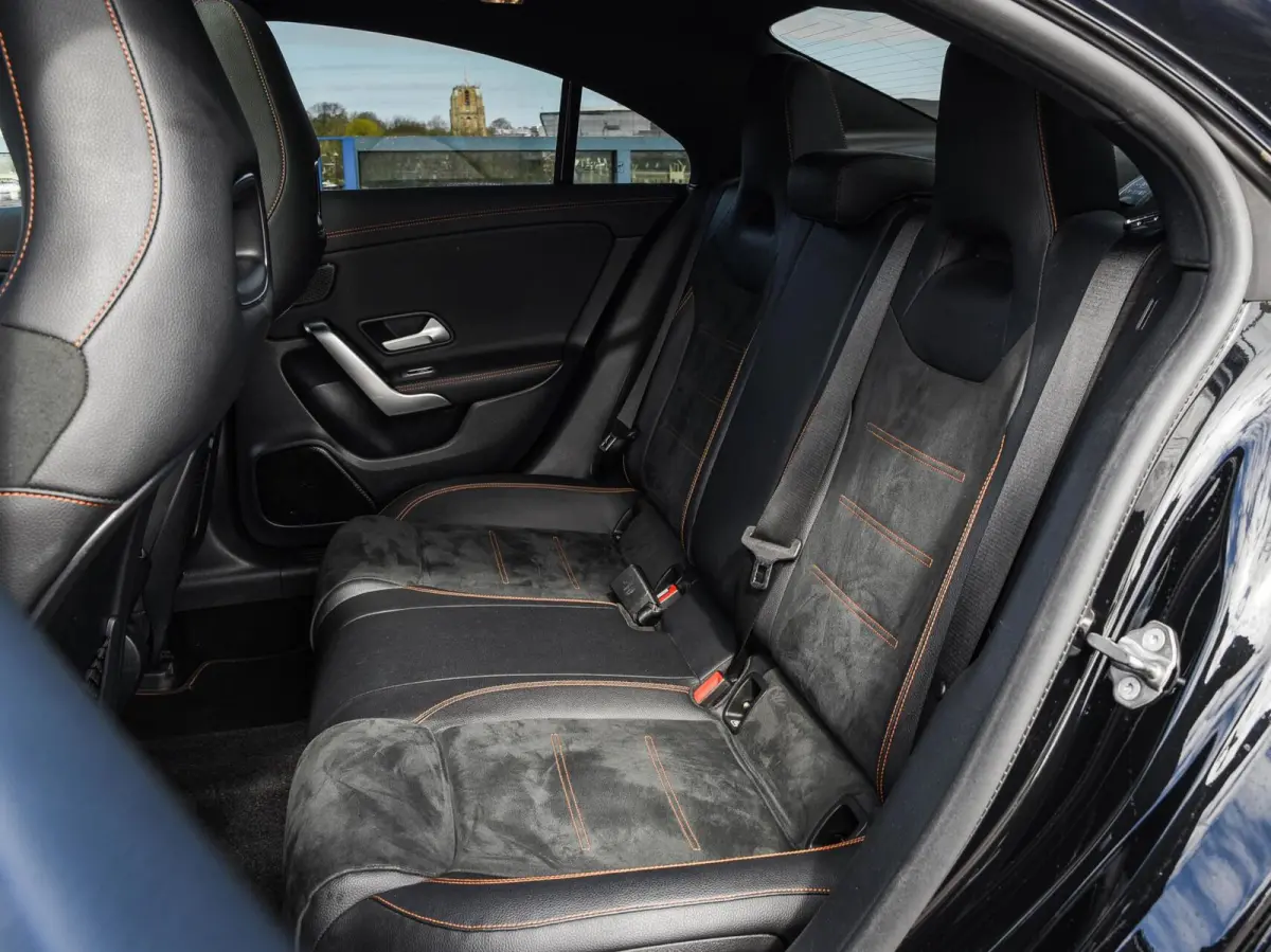250 4MATIC Premium Plus | Edition 1 AMG | Panoramadak | Distronic | Sfeerverlichting | Multibeam LED | Rondomzicht Camera | Widescreen | Keyless | 19"