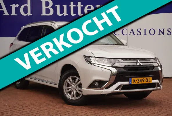 2.4 PHEV Pure 4WD + Camera+Apple-CarPlay-Android+2 oplaad Snoeren = ZEER NETJES !!