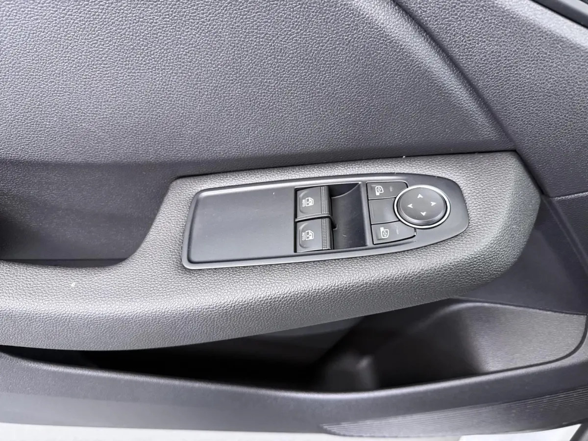 TCe 100 Zen | Trekhaak | Navigatie | Parkeersensoren |