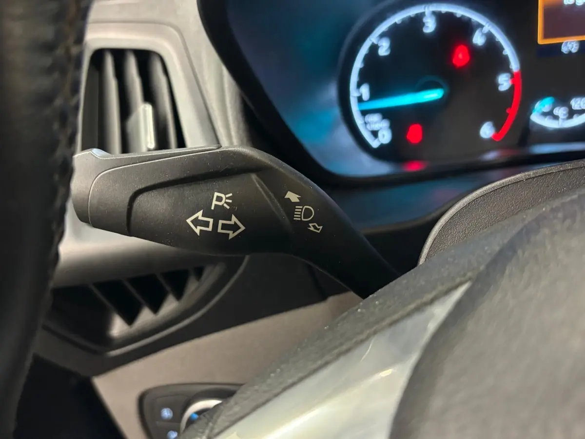 1.5 EcoBlue L2 Trend Airco Navigatie Parkeersensoren Camera Cruise Control Lichtmetalen velgen 3 Zits