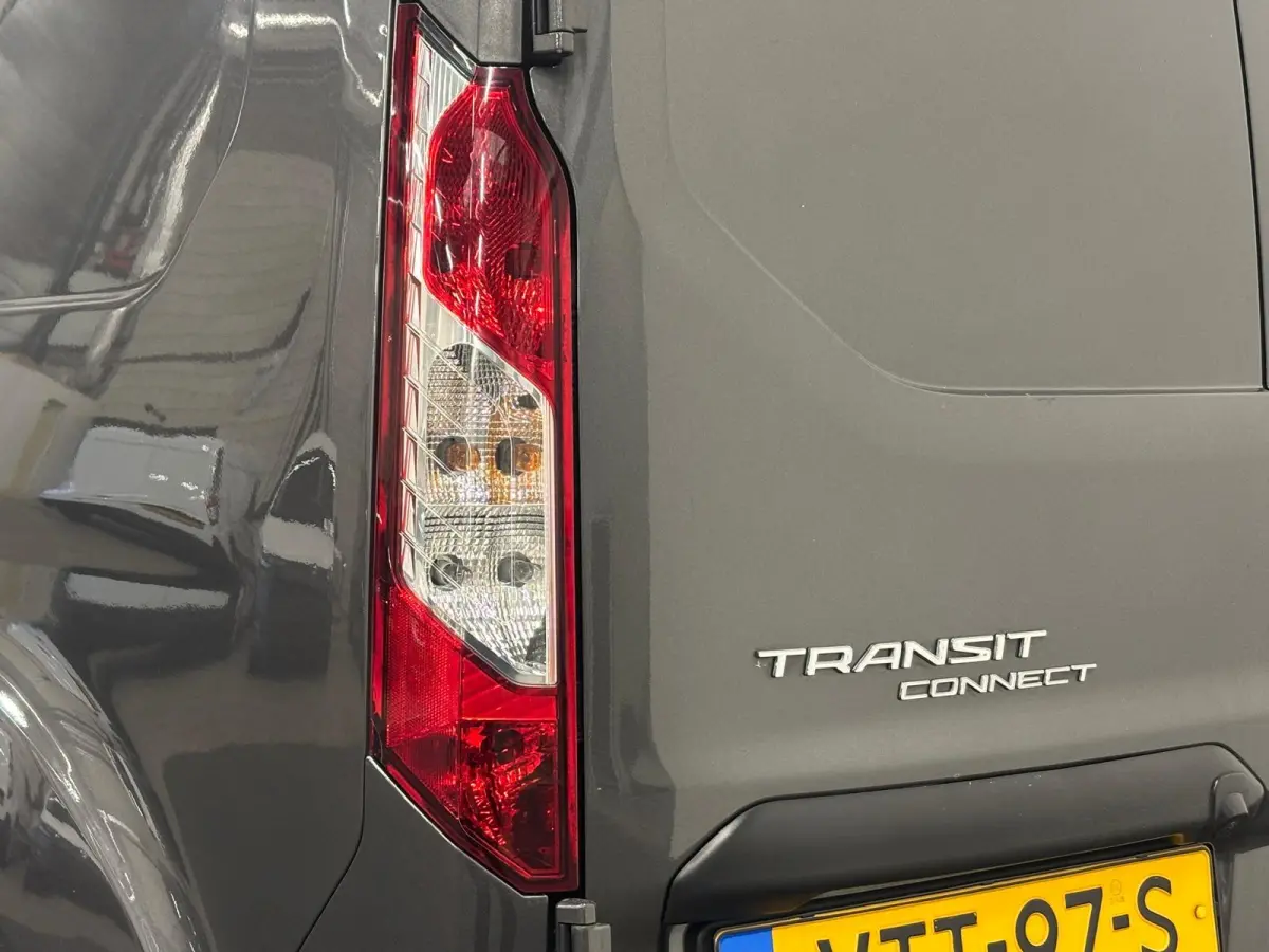 1.5 EcoBlue L2 Trend Airco Navigatie Parkeersensoren Camera Cruise Control Lichtmetalen velgen 3 Zits
