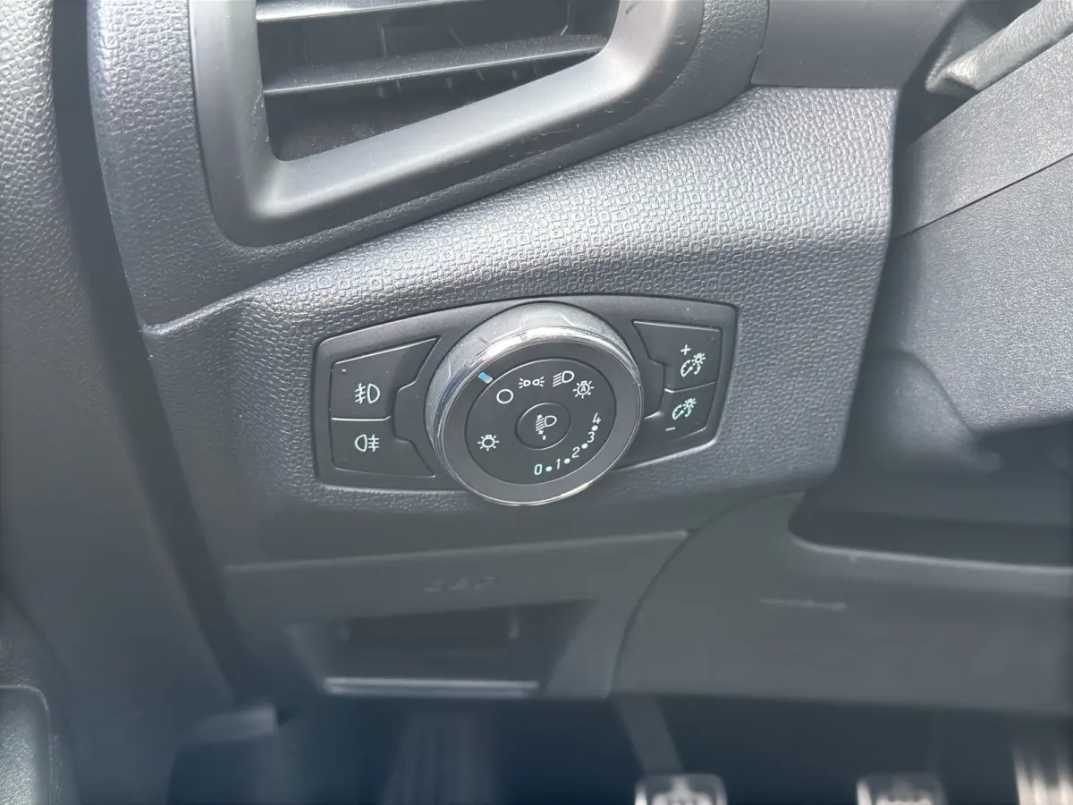 1.0 EcoBoost ST-Line | Verwarmde stoelen en stuur | Premium audio | Alcantara\leer | Apple carplay\Android Auto |