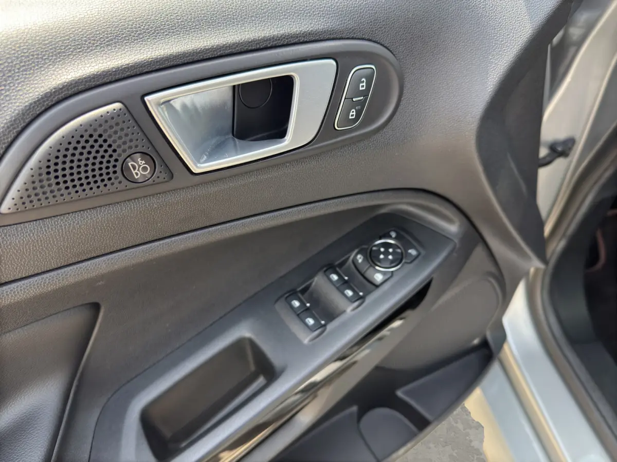 1.0 EcoBoost ST-Line | Verwarmde stoelen en stuur | Premium audio | Alcantara\leer | Apple carplay\Android Auto |