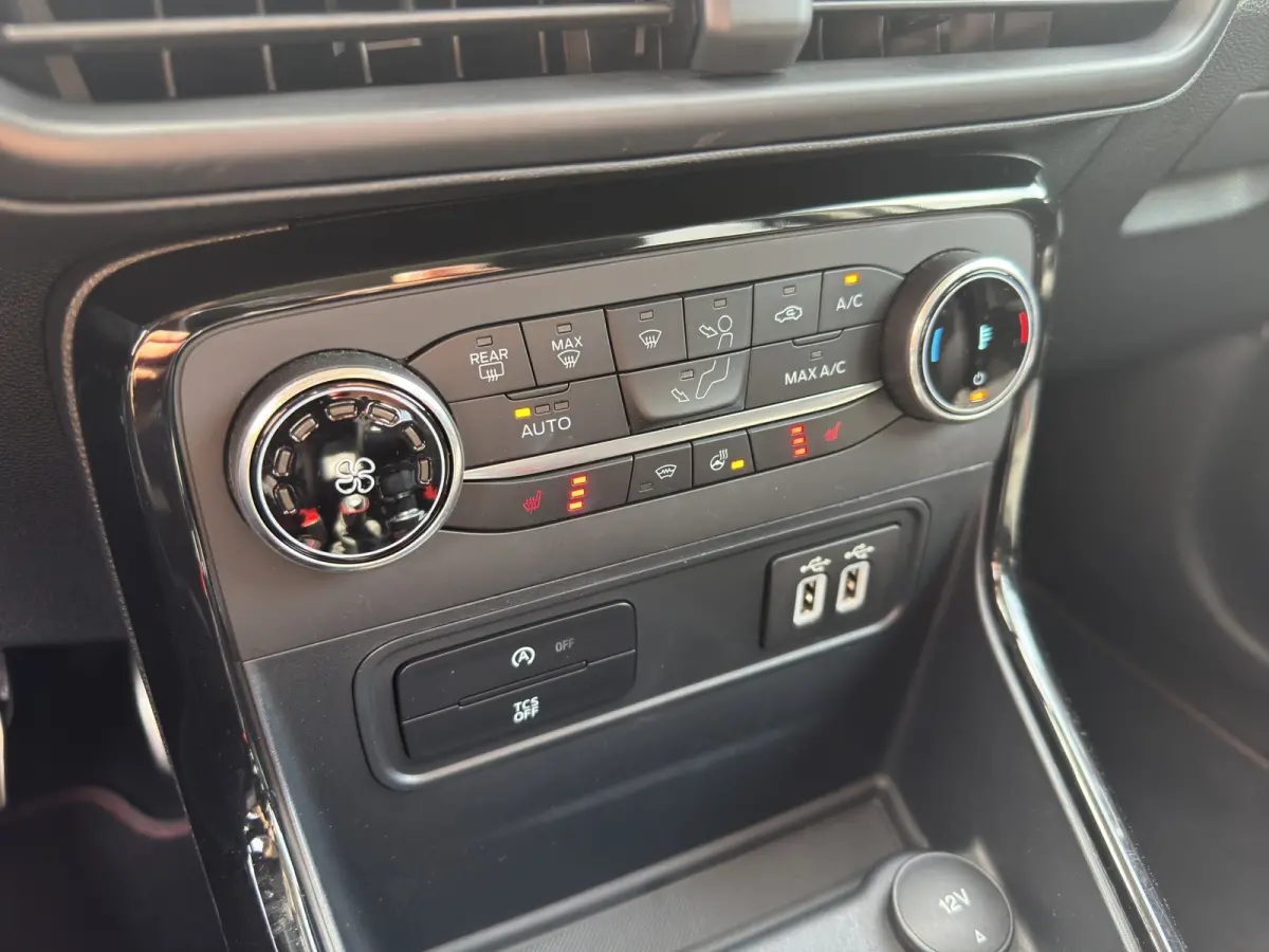 1.0 EcoBoost ST-Line | Verwarmde stoelen en stuur | Premium audio | Alcantara\leer | Apple carplay\Android Auto |