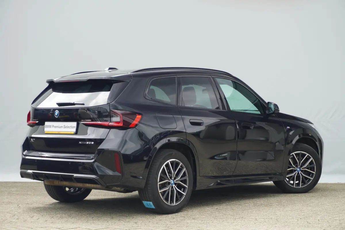 xDrive30e | SoH 98% | M Sportpakket | Panoramadak | Elektrisch verstelbare stoelen | Harman Kardon | Driving Assistant Professional
