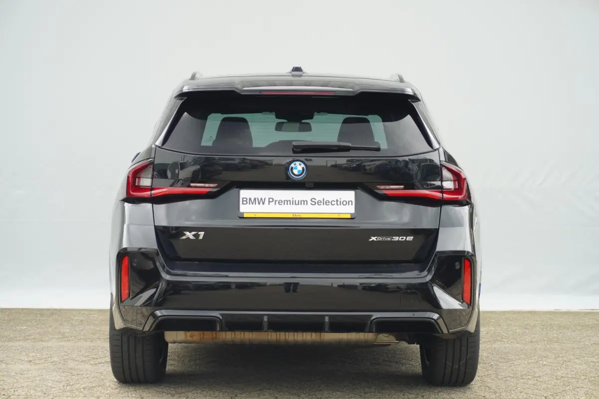 xDrive30e | SoH 98% | M Sportpakket | Panoramadak | Elektrisch verstelbare stoelen | Harman Kardon | Driving Assistant Professional