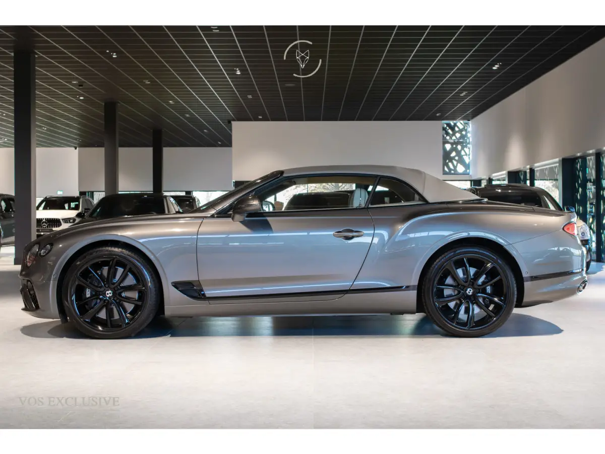 4.0 V8 Mulliner|Naim|Touring Specification|Dynamic Ride|Blackline|Softclose|Massage|Keyless|22''|ACC|360°|HUD