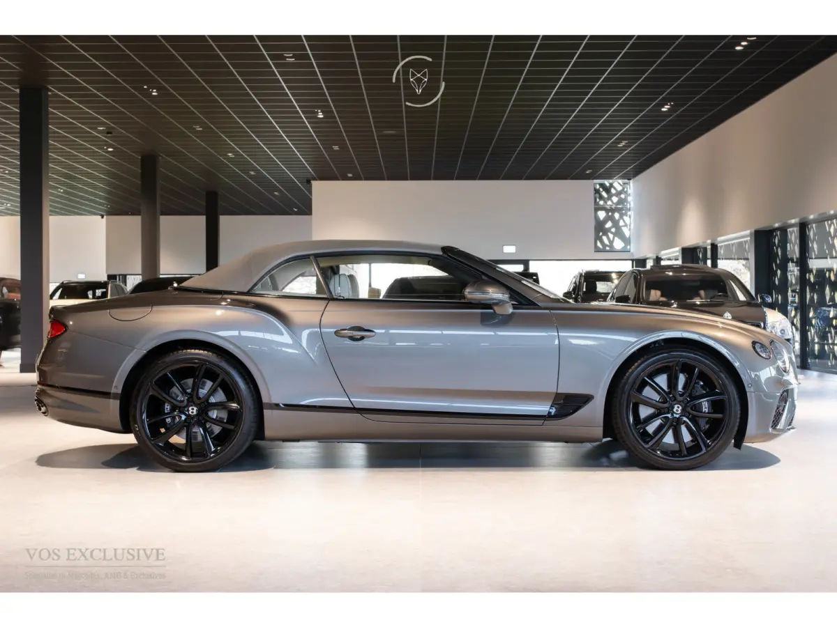 4.0 V8 Mulliner|Naim|Touring Specification|Dynamic Ride|Blackline|Softclose|Massage|Keyless|22''|ACC|360°|HUD